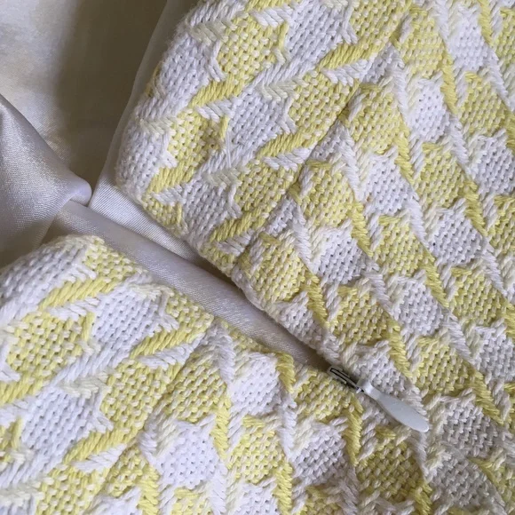 Banana Republic white and yellow pencil skirt. Size 12P. - Picture 5 of 10